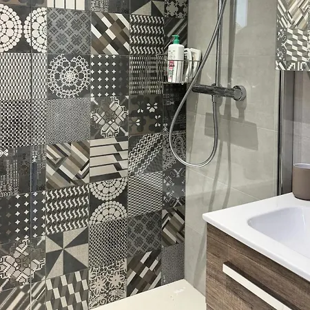 Beryl - Divisible Renove - Coeur De Station - Vue Pistes - Parking Offert Mae-5114 *